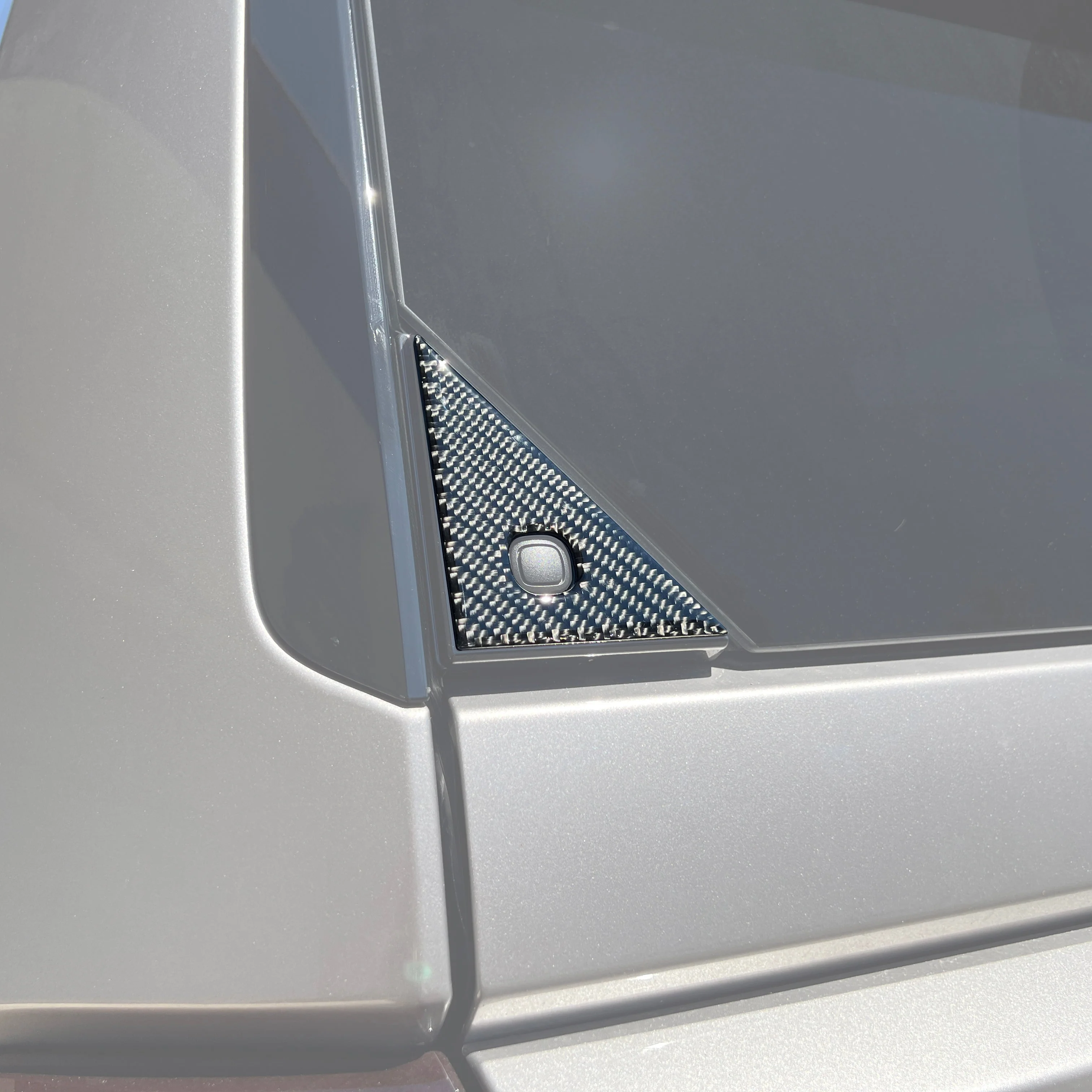 Liftgate Window Button Accent Trim Land Cruiser (2024+)