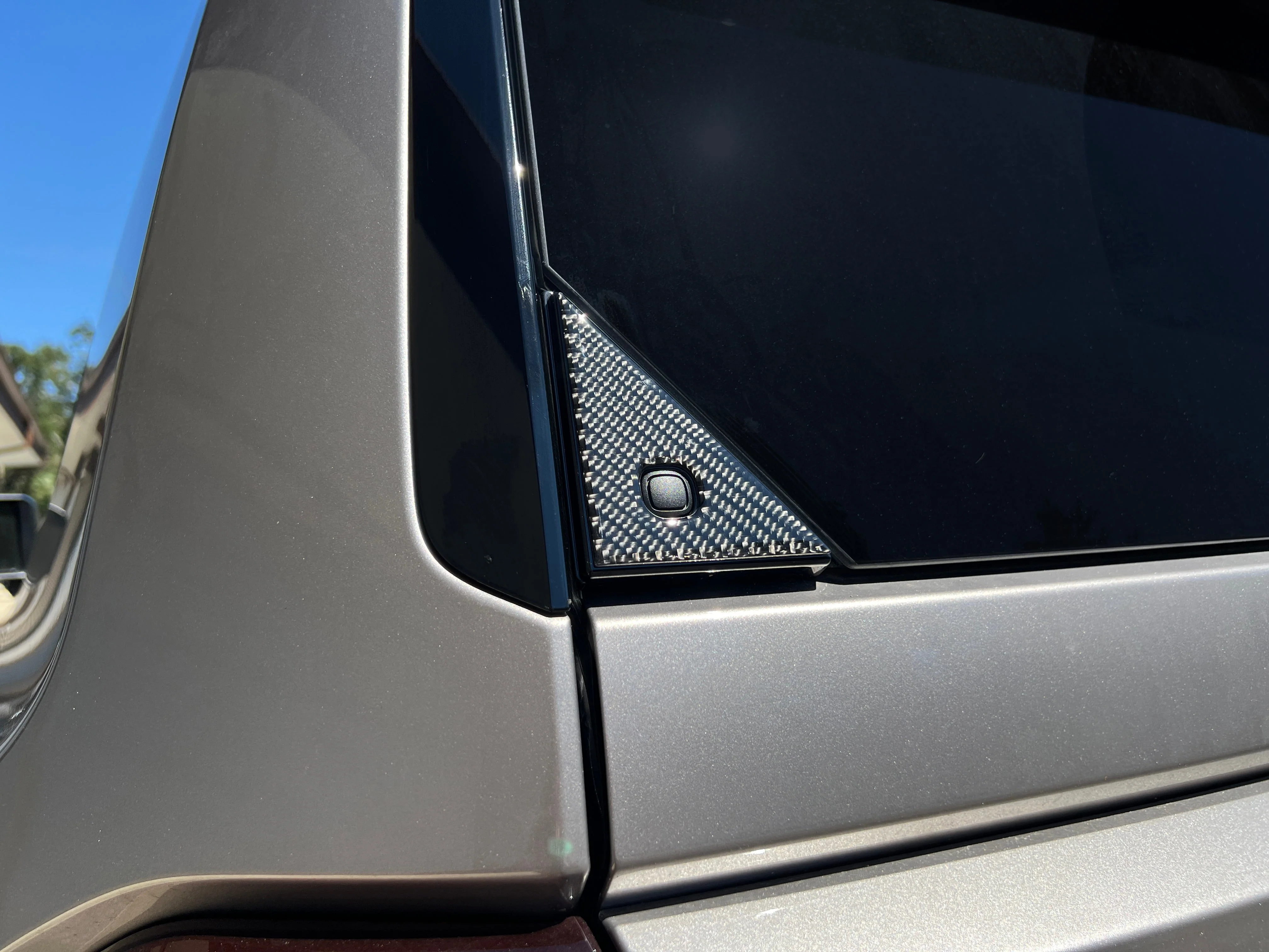 Liftgate Window Button Accent Trim Land Cruiser (2024+) - Image 2
