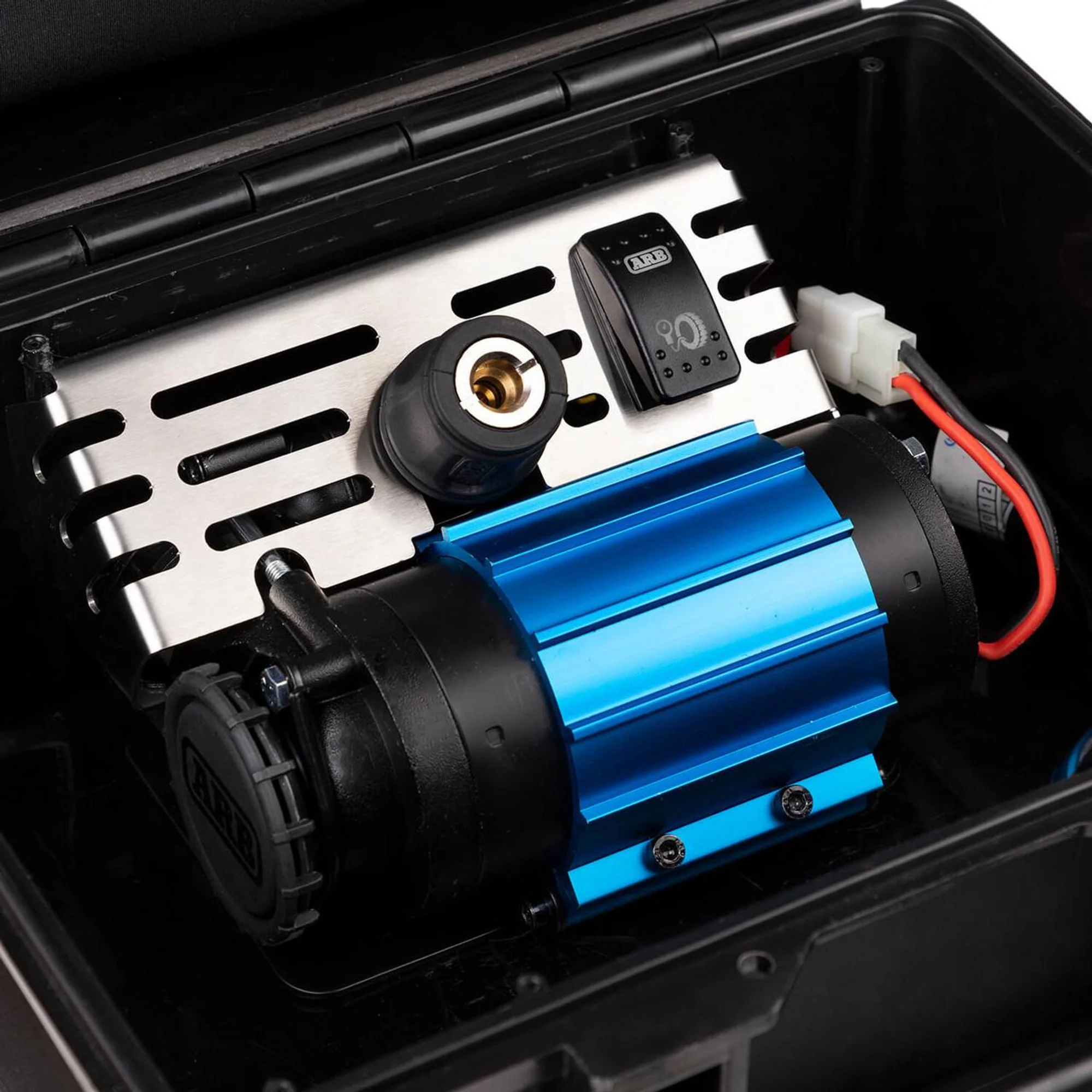Single Motor Portable 12V Air Compressor - Image 7